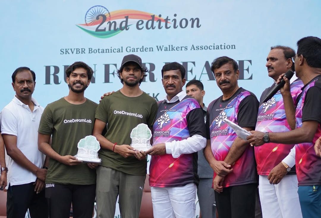 OneDreamLab founders receiving an award